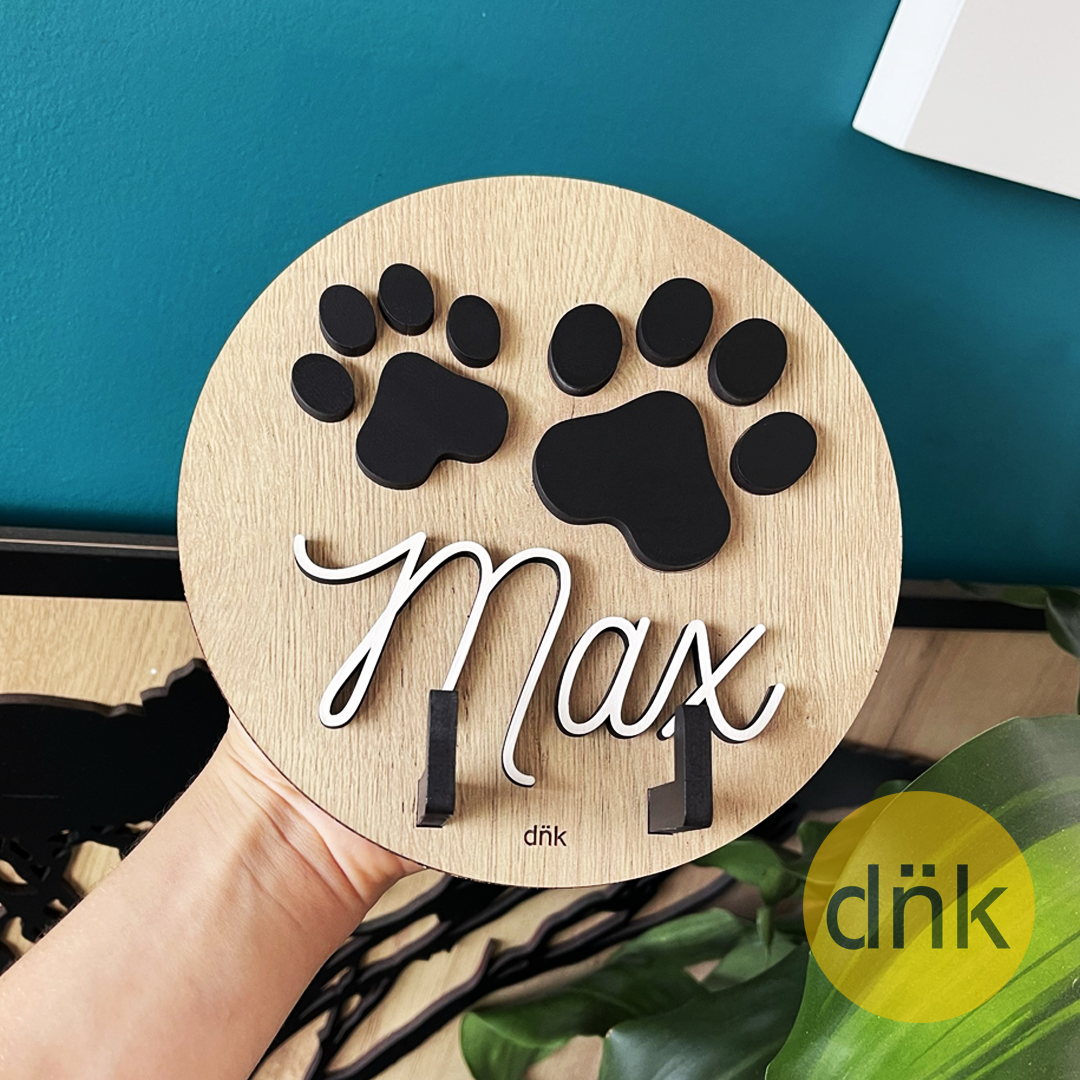 Colgador Correas Huellas con Nombre Personalizado